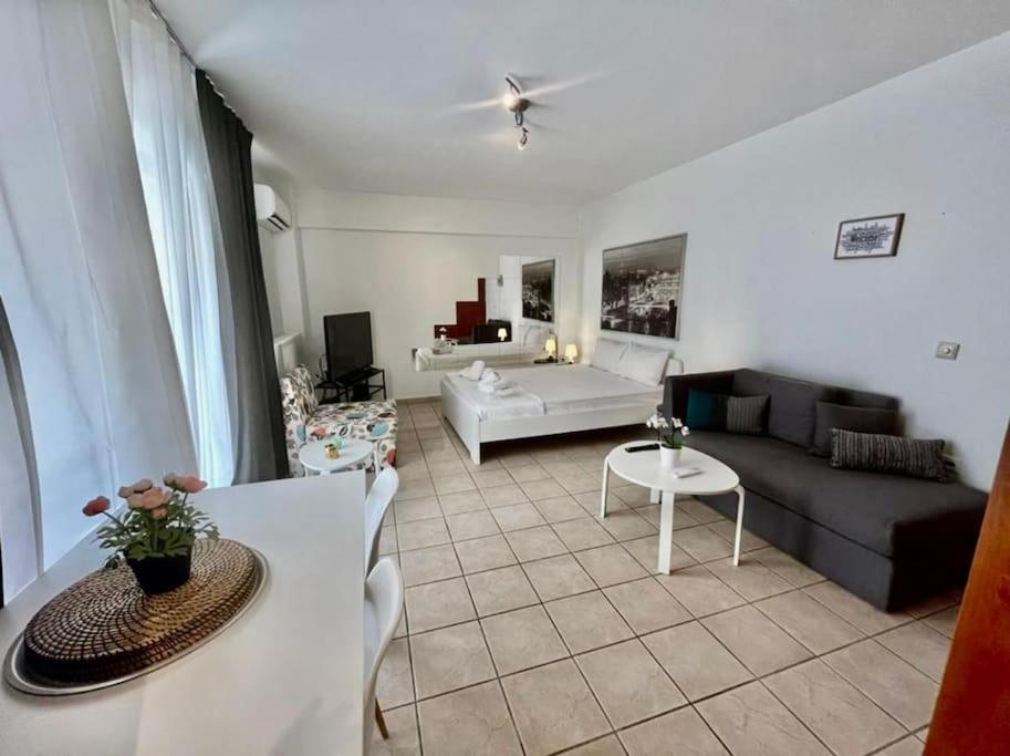 Modern Studio Large Veranda -Metro Station Suggrou Apartment Athens Ngoại thất bức ảnh